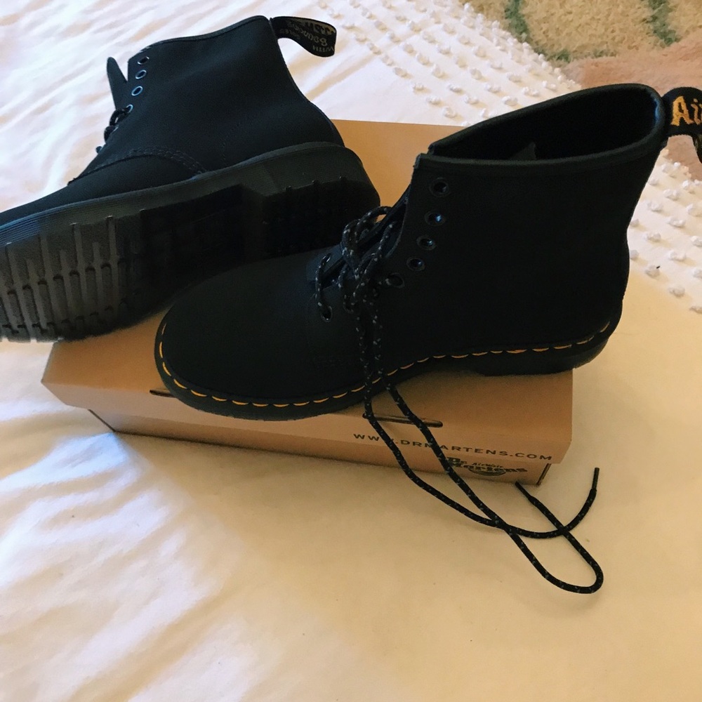Dr. Martens textures 1460 8 eye boot